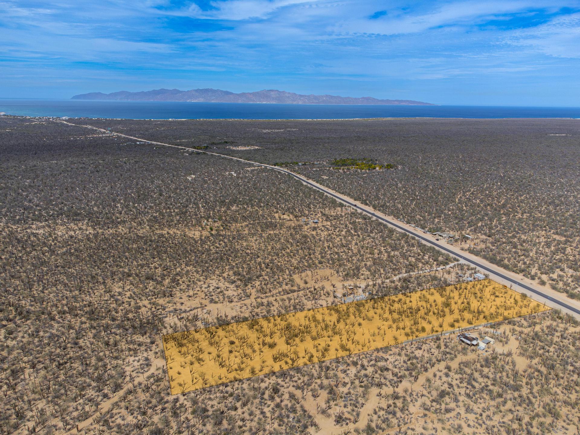 2-Hectare Lot Main Entrance, La Paz — photo 1 of 20