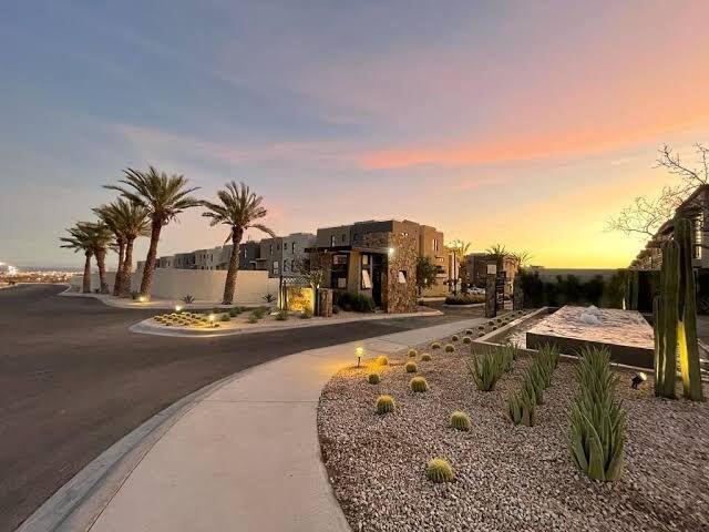 530, Townhome, Cabo Corridor