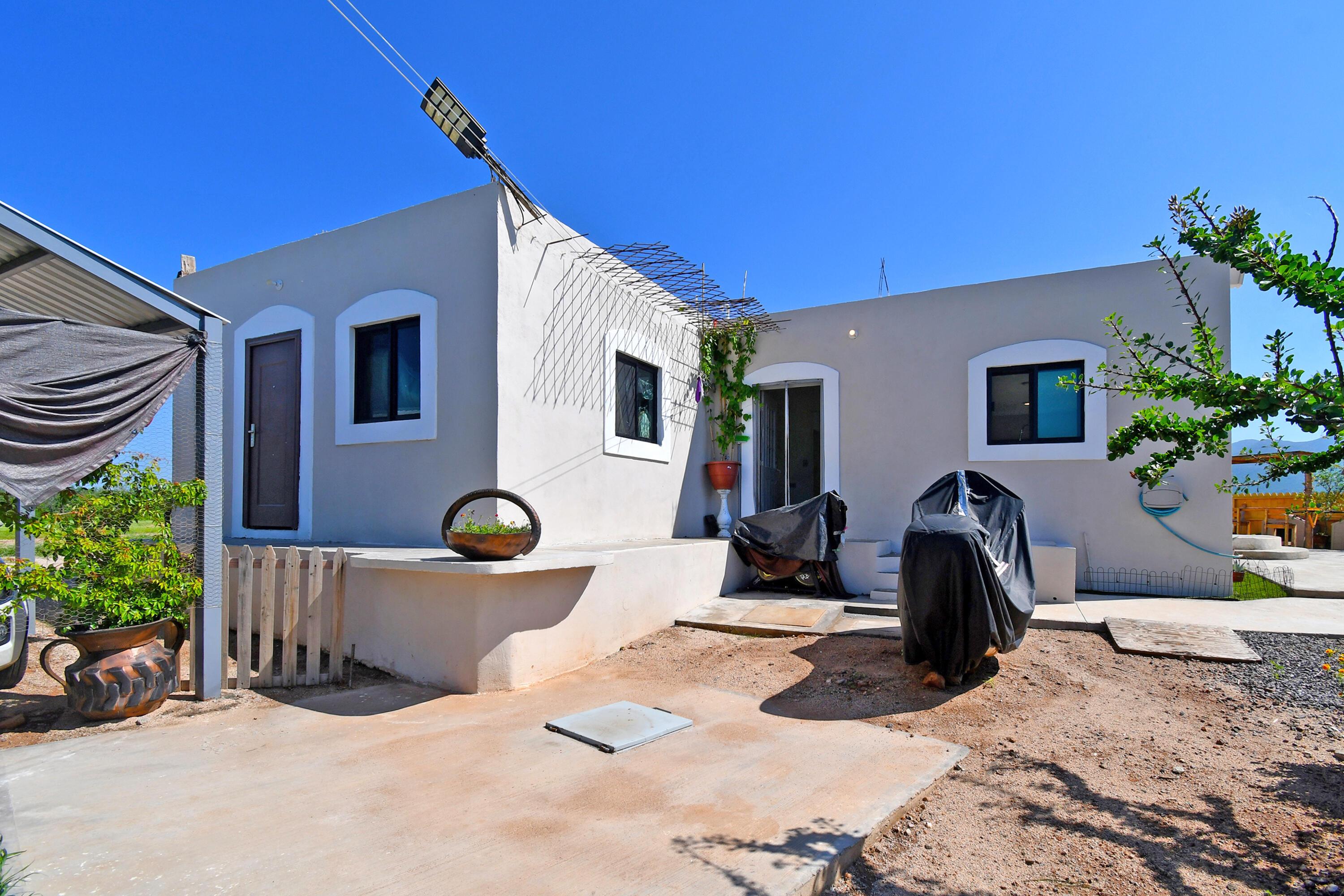 Eco-Friendly Hilltop Retreat, La Paz