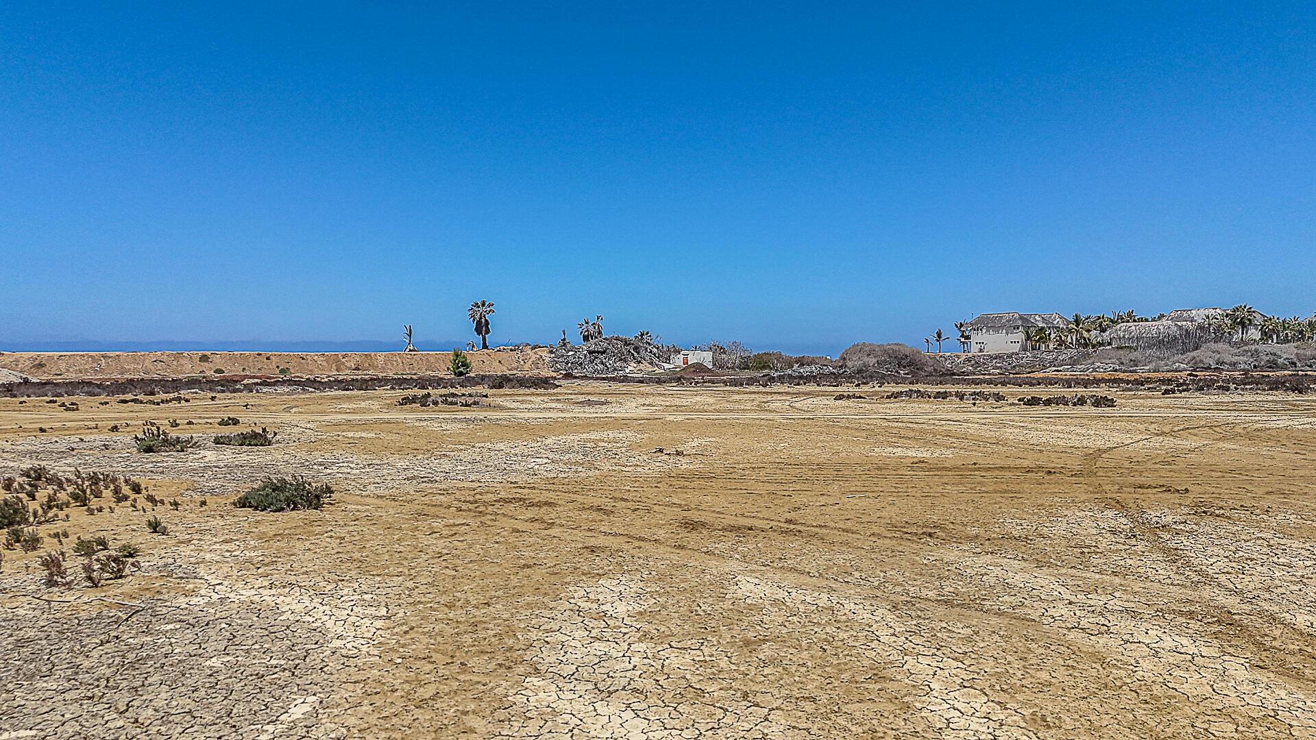 Beach Lot 11, Cerritos, Pacific — photo 1 of 18
