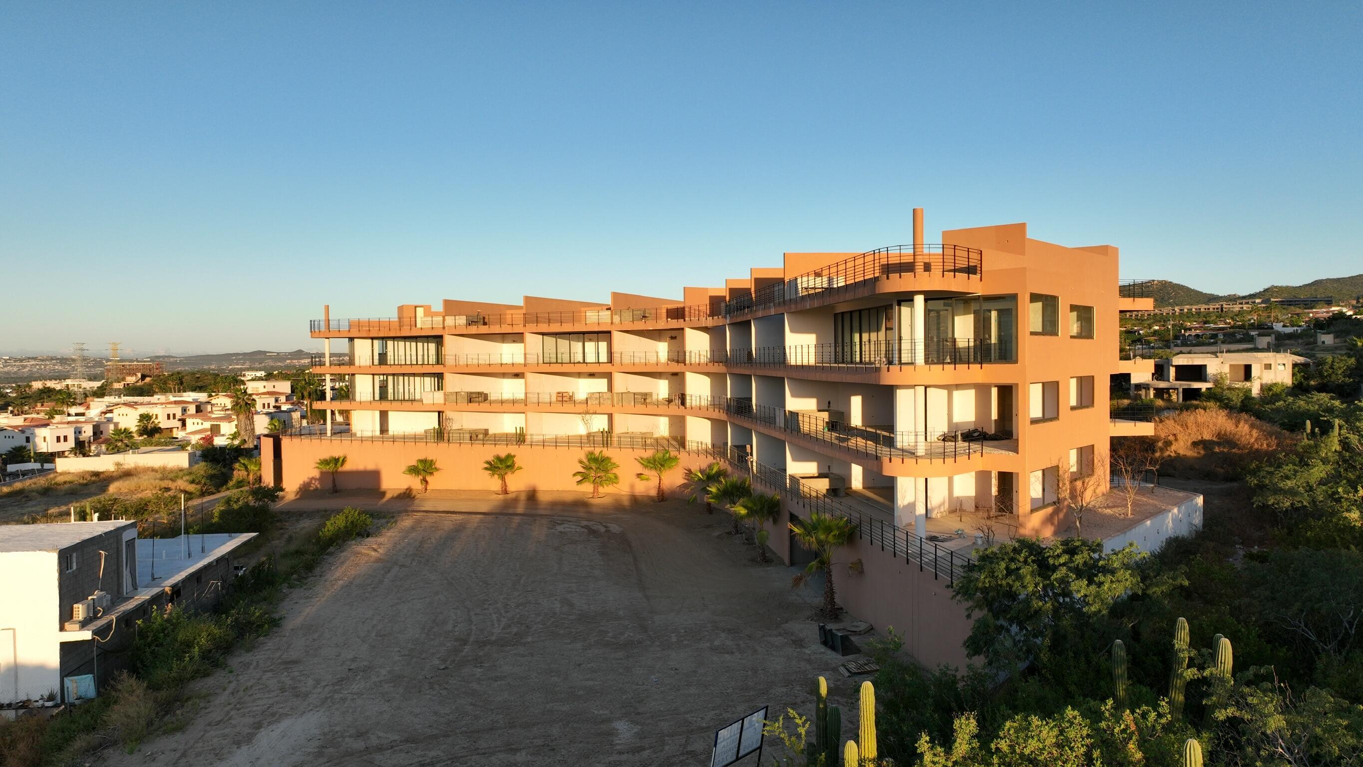 Lucca Tower, Cabo Corridor