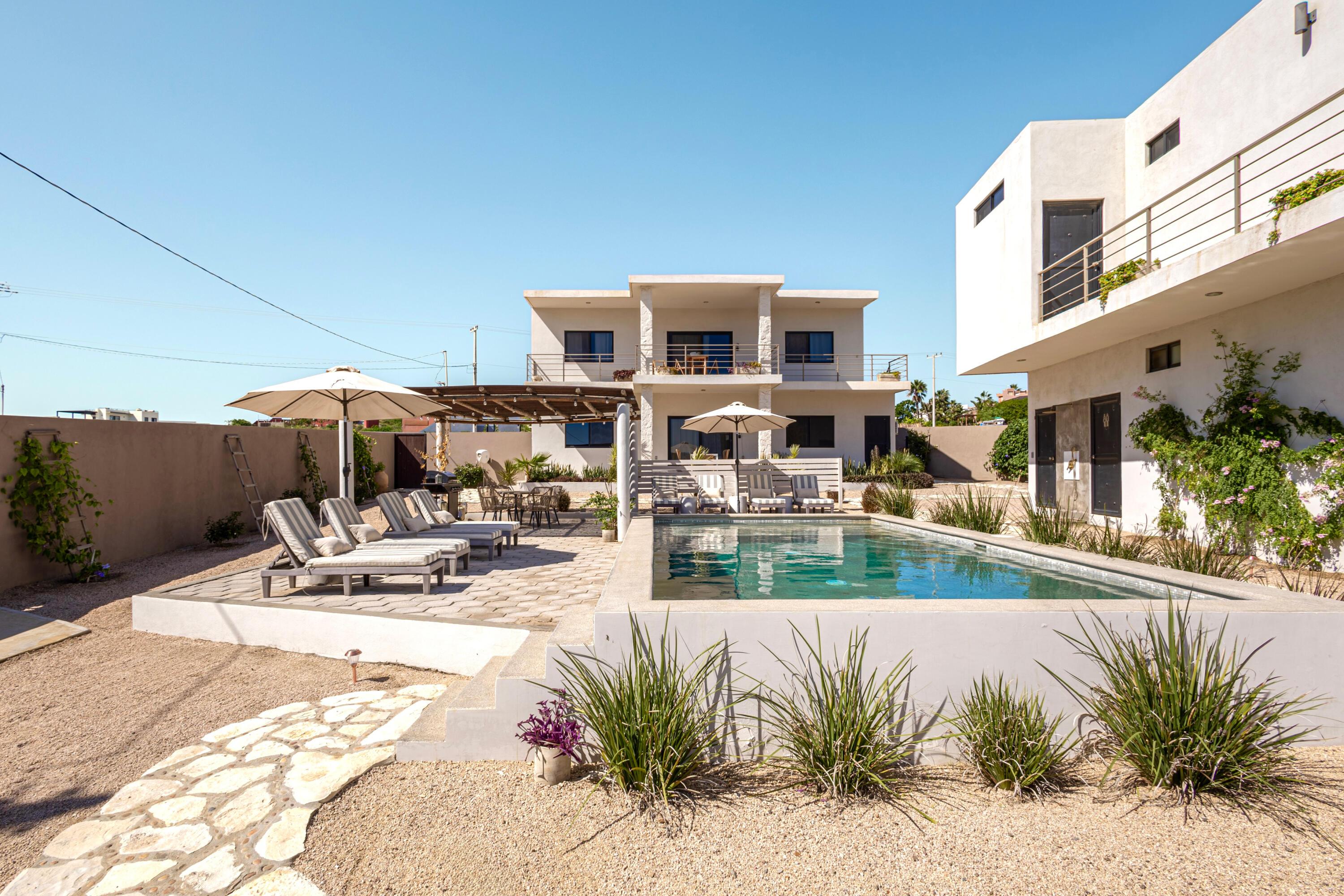 Casitas De Cerritos Sixplex, Pacific