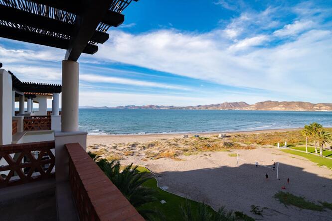 E501 Avenida Palmeras, Beach Front Penthouse, La Paz