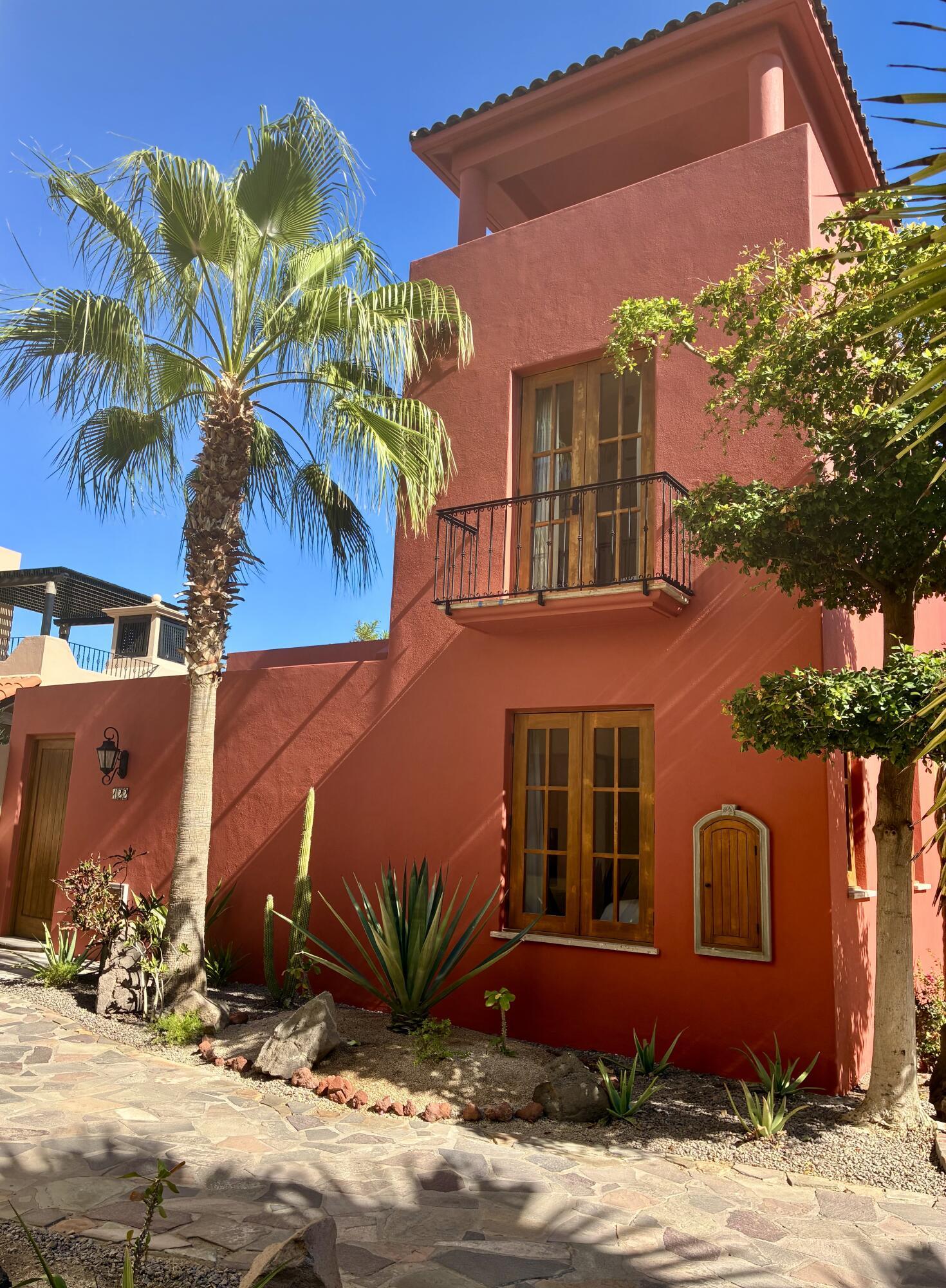 Avenida Punta Arenas, Casa Roja Av 122, Loreto