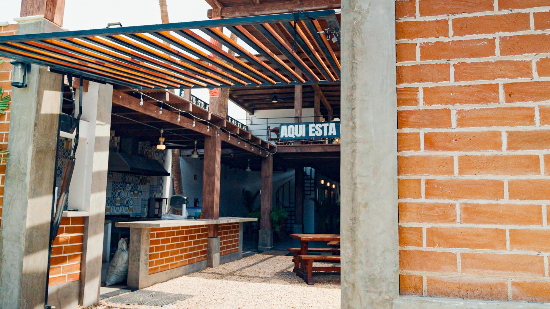 Plaza Malau, Pacific
