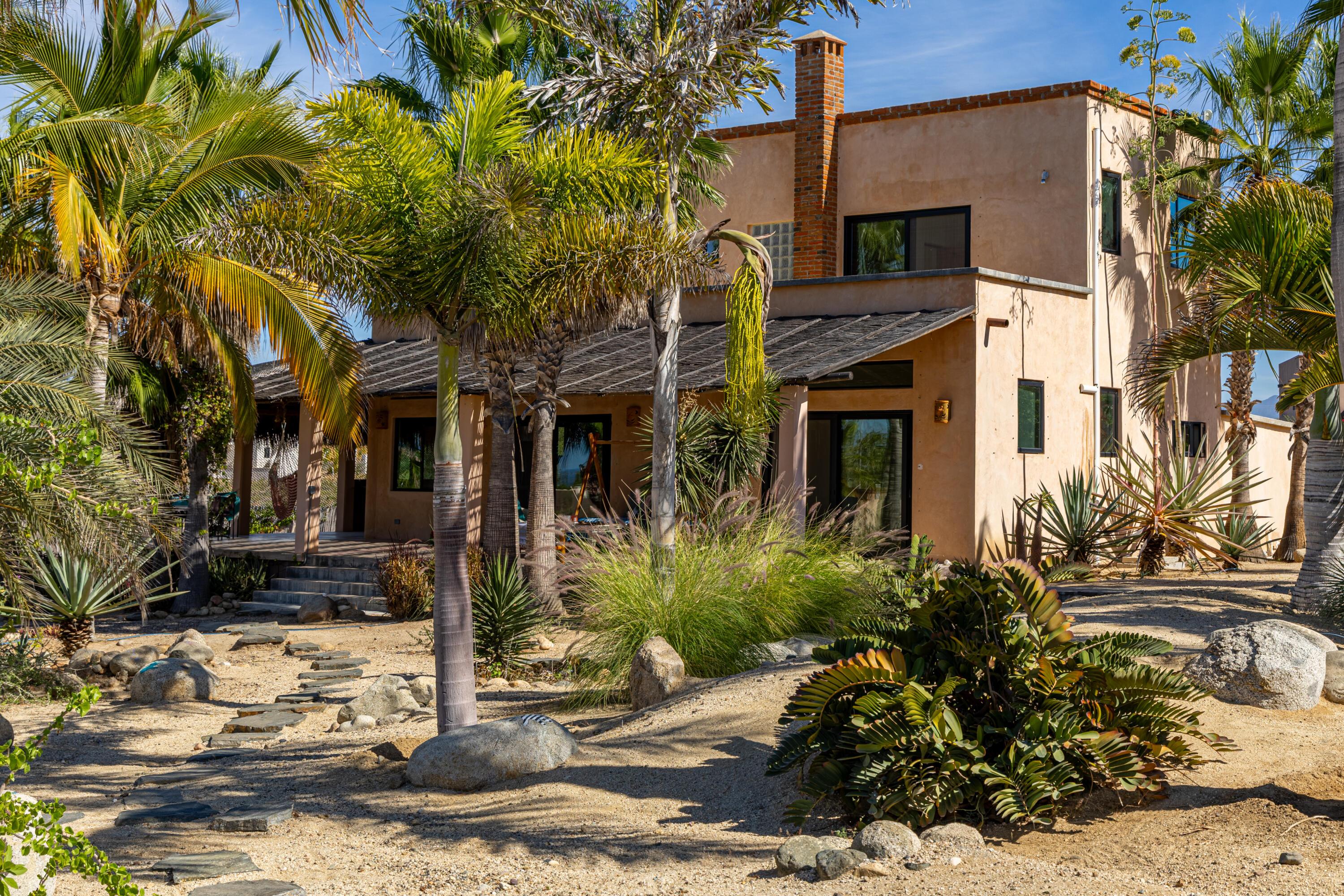 Camino International, Casa Cris, Pacific