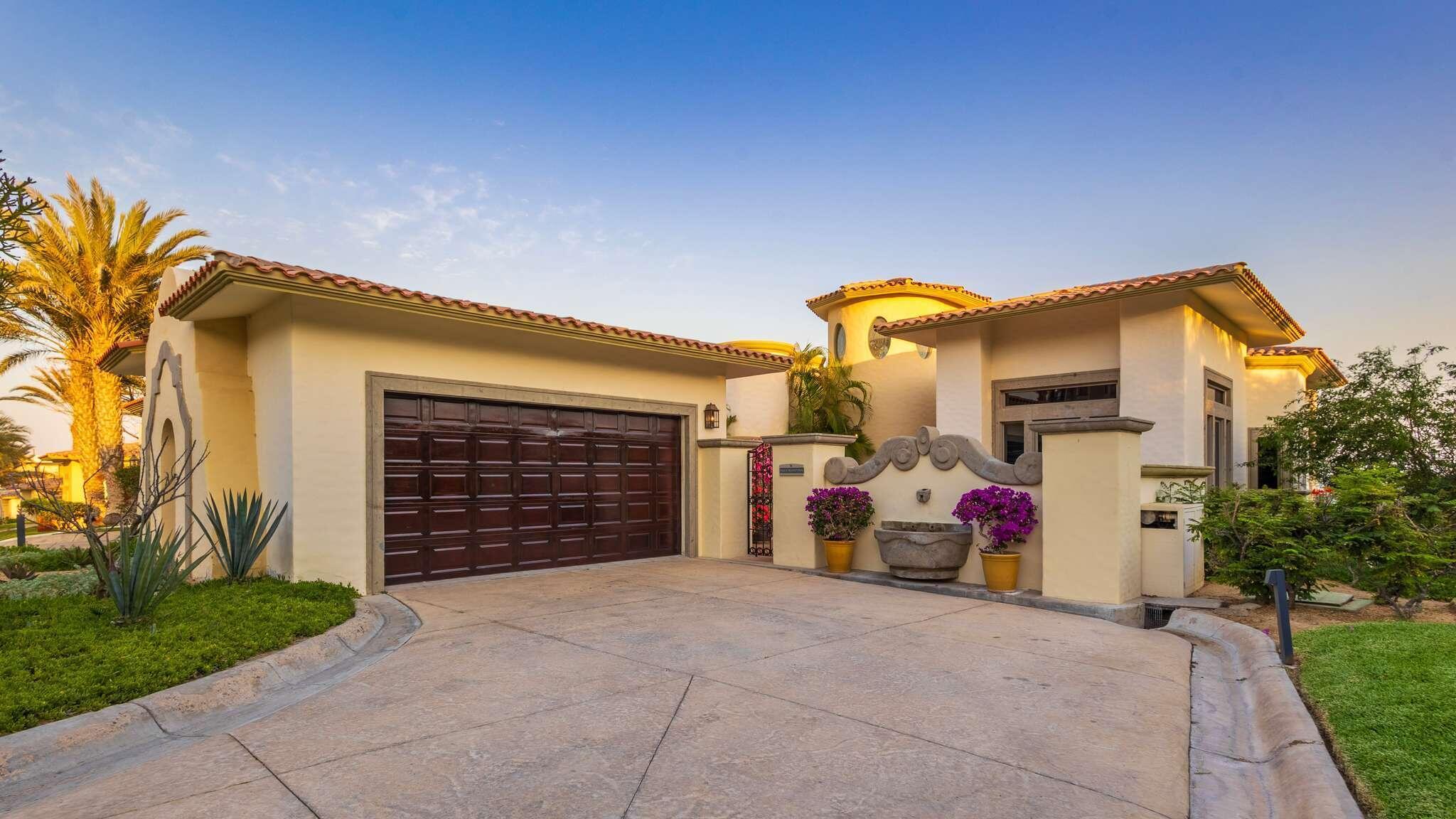 Puerta del Sol, Villa Mariposa, Cabo Corridor
