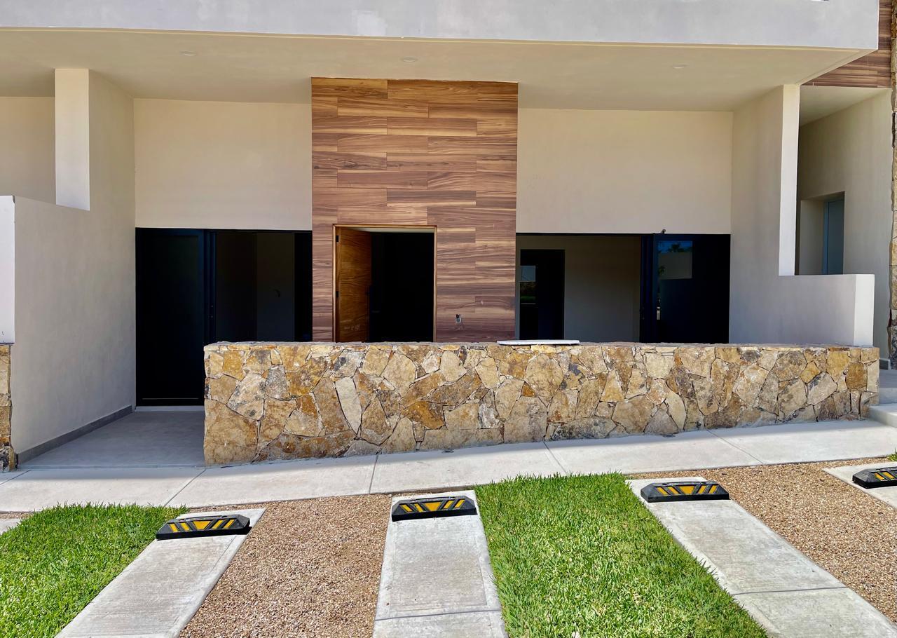3.7 M Extra-High Ceilings, Brisas del Tezal, Cabo Corridor