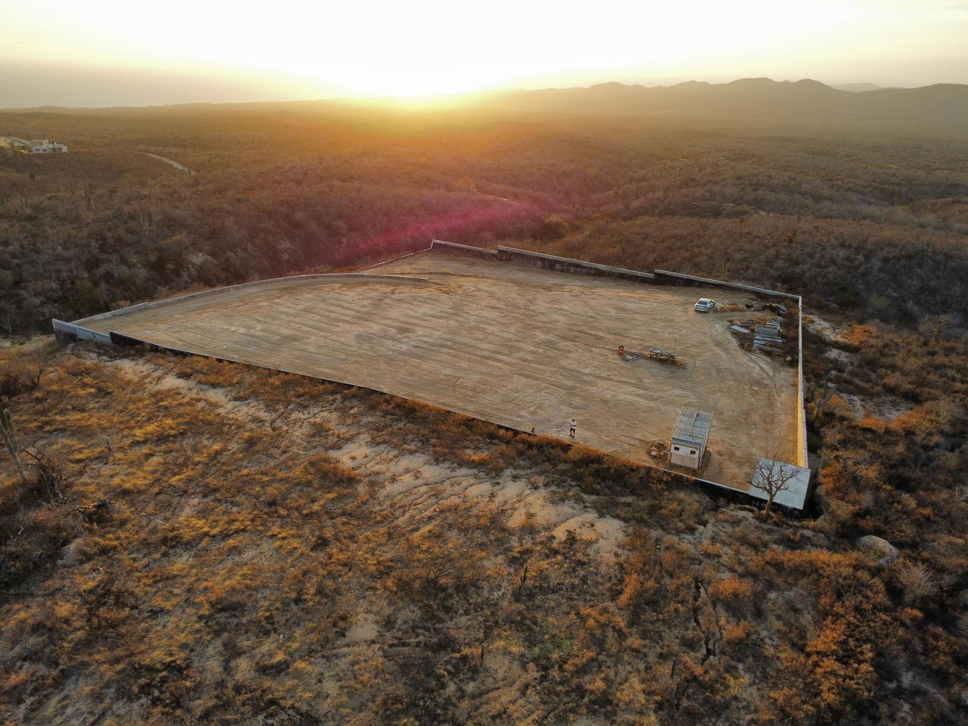 Sn Monte Nimba, Colina del Cabo, Pacific — photo 1 of 7