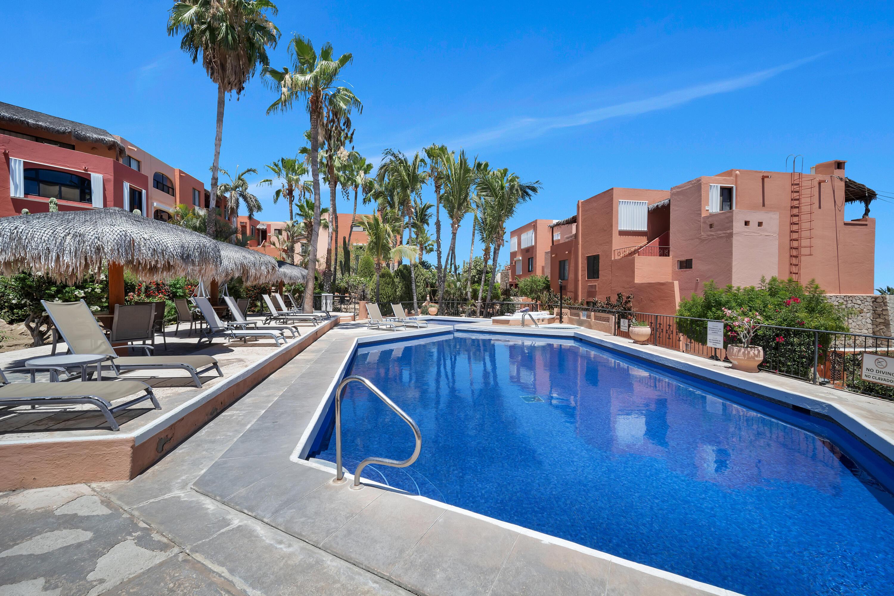 Plaza Calafia, Cabo Corridor