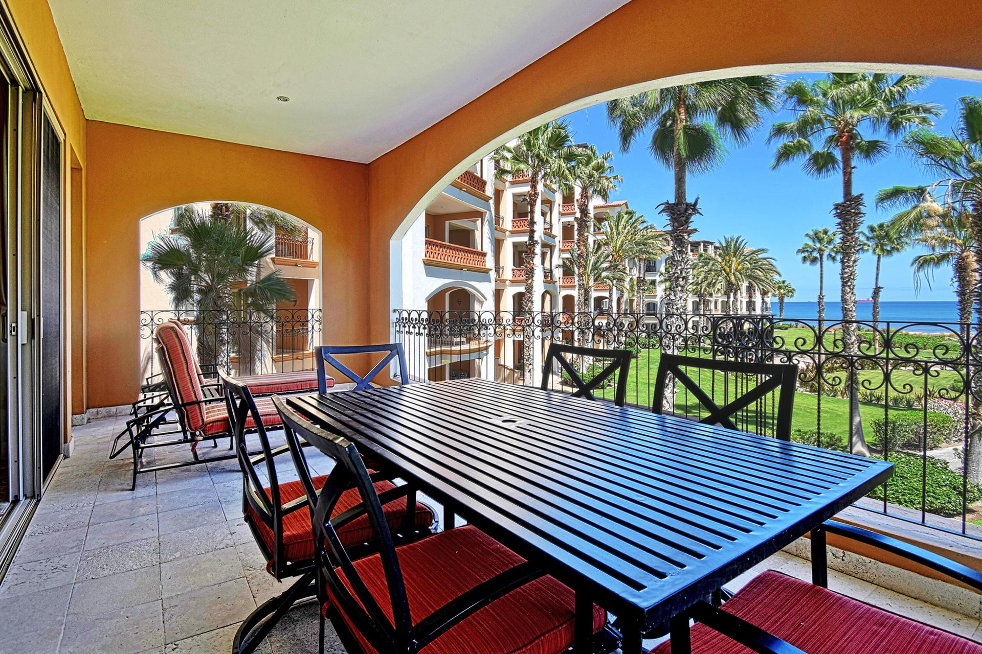C204 Avenida Palmeras, Beach Front Condominio, La Paz