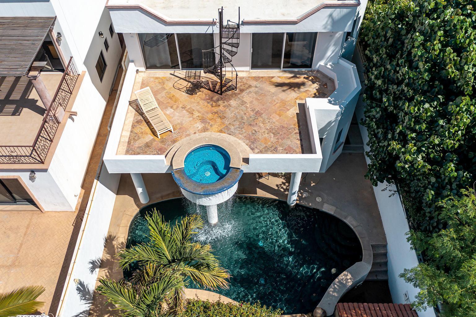 Casa Carolina, Cabo Corridor